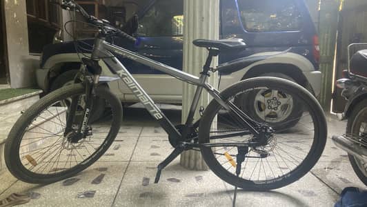 2months use,in use like brand new,full size,made by taiwan