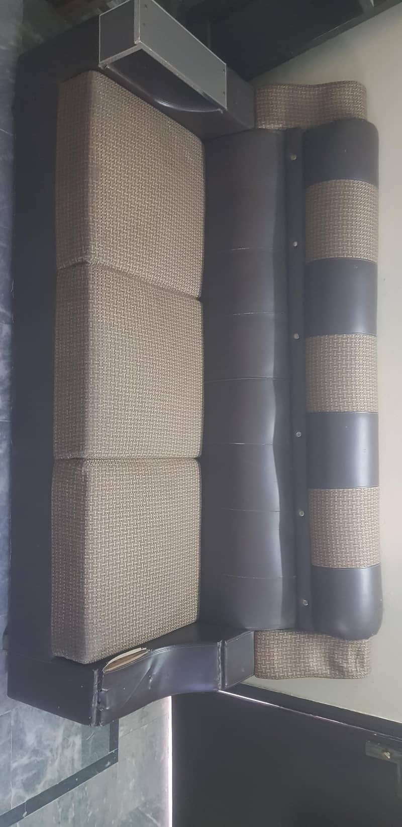 safe Almari, sofa set , counter 0