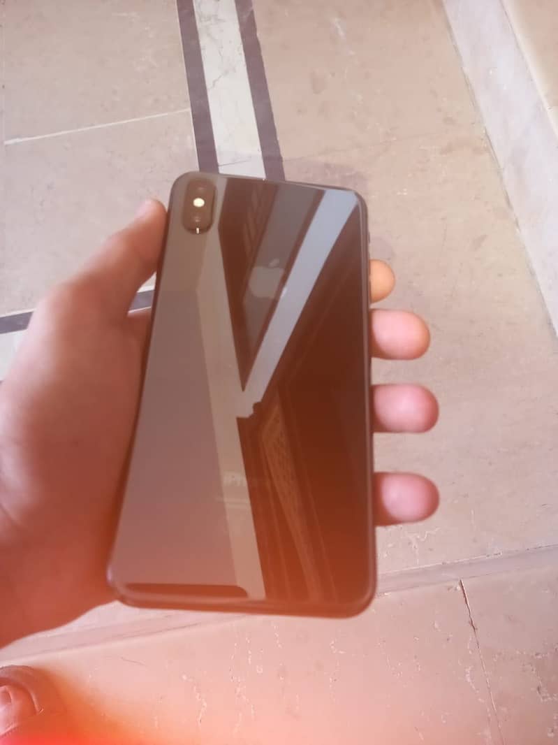 Apple iPhone Xsmax 4