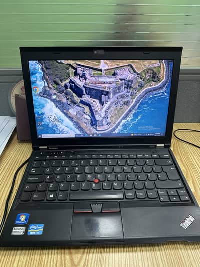 Lenovo Thinkpad X230 . SSD installed