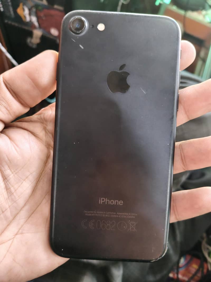 Apple iPhone 7 0
