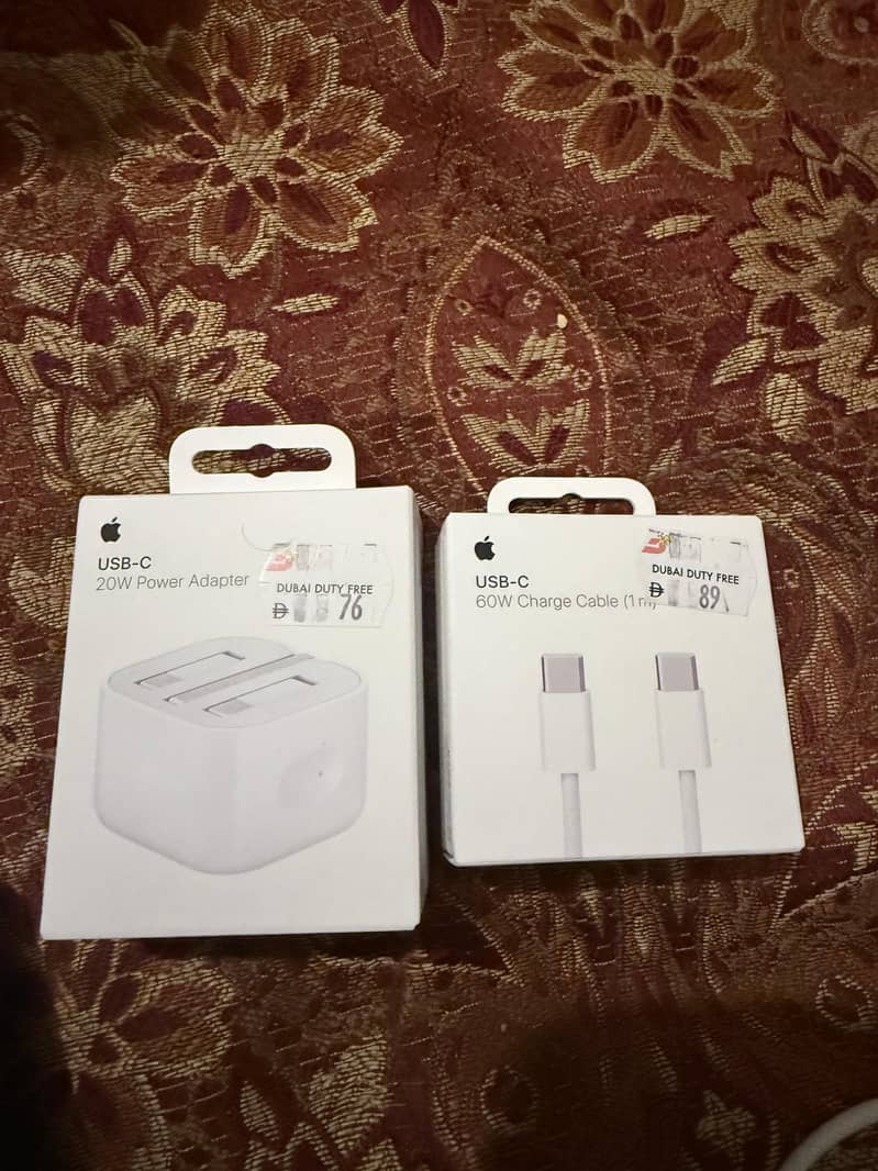 Original Apple Type C adapter and cable 0