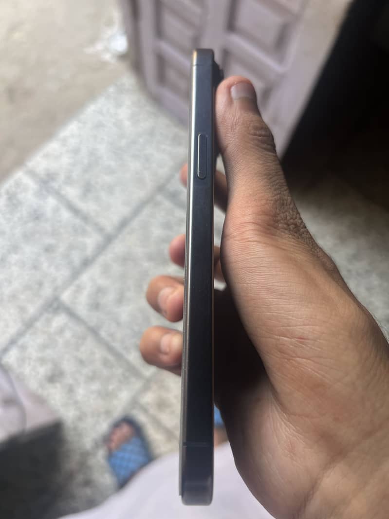 Apple iPhone 15 Pro Max 2