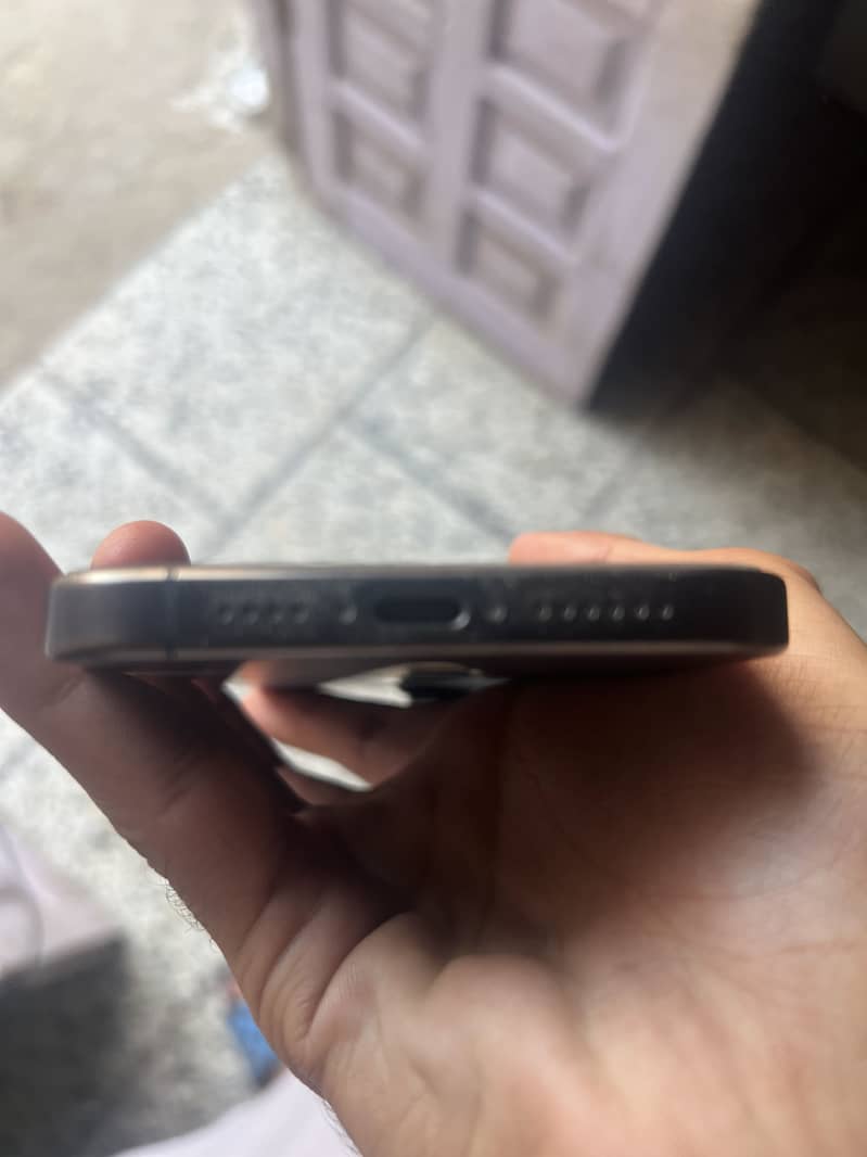 Apple iPhone 15 Pro Max 3