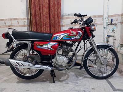 Honda 125  پکا 2023 ماڈل ہے۔اوریجنل کنڈیشن ہے اورنجنل مکمل کاغذاتِ ہیں