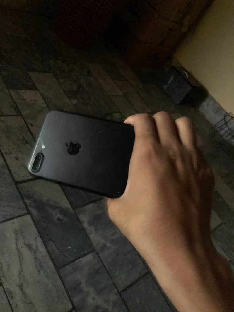 Apple iPhone 7 1