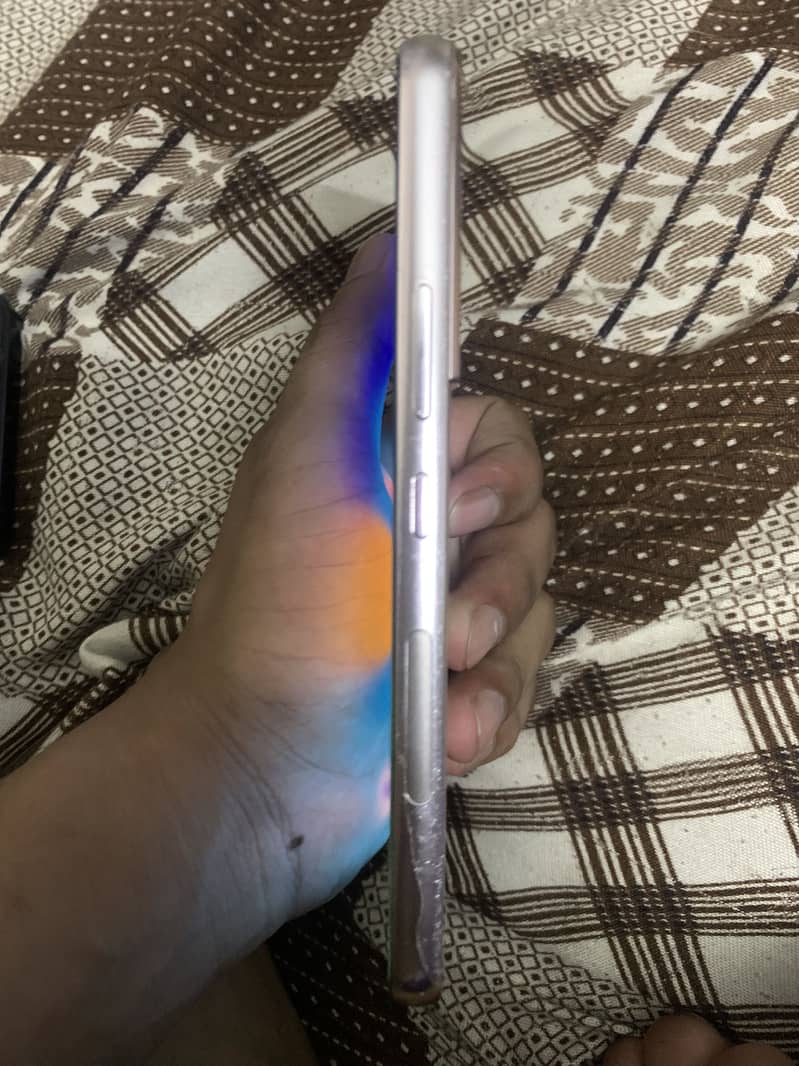 Samsung Mobile S22 1