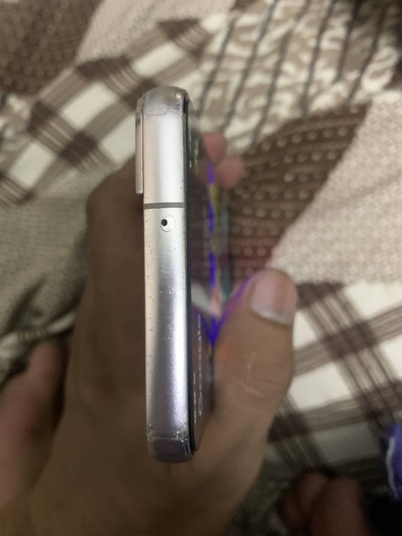 Samsung Mobile S22 5