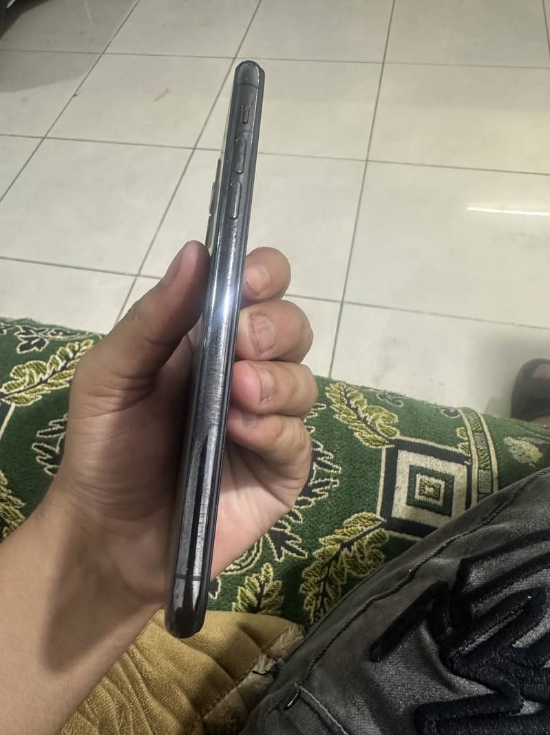 Apple iPhone 11 Pro Max 0
