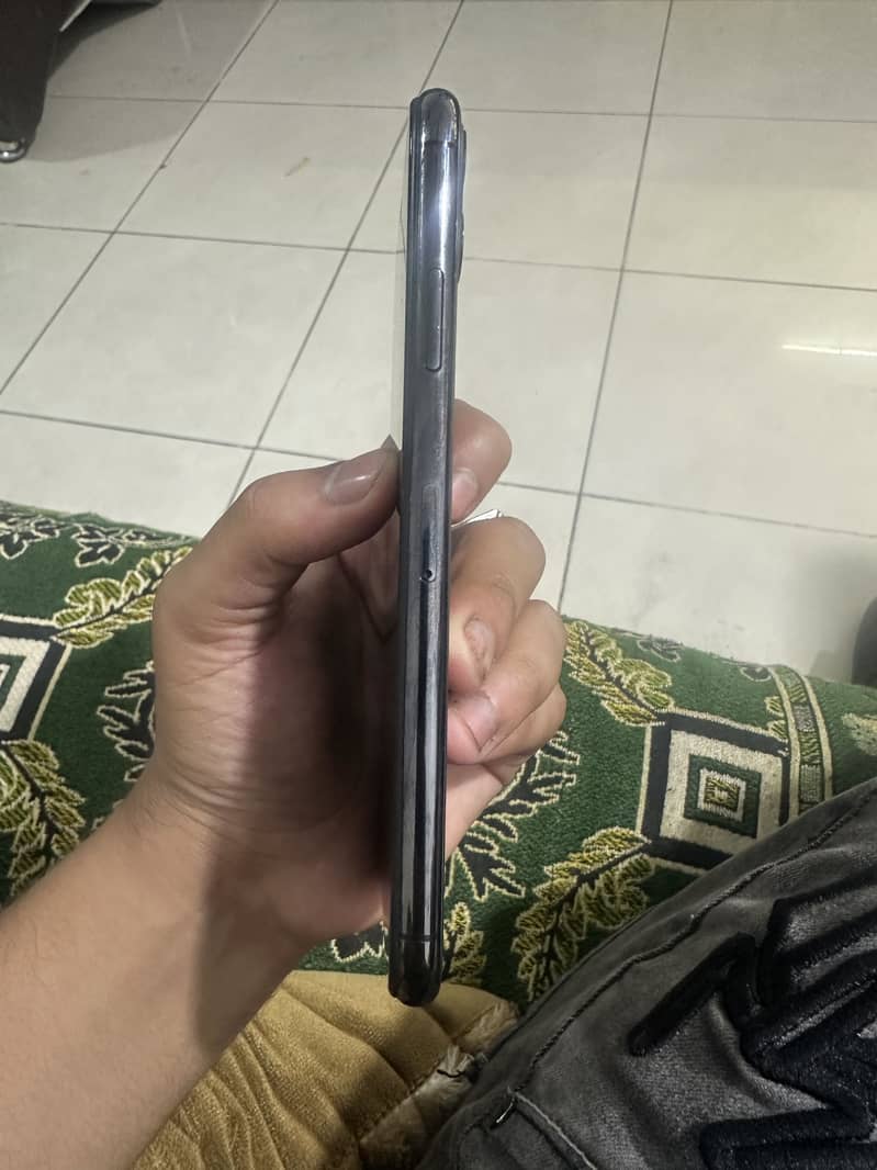 Apple iPhone 11 Pro Max 3