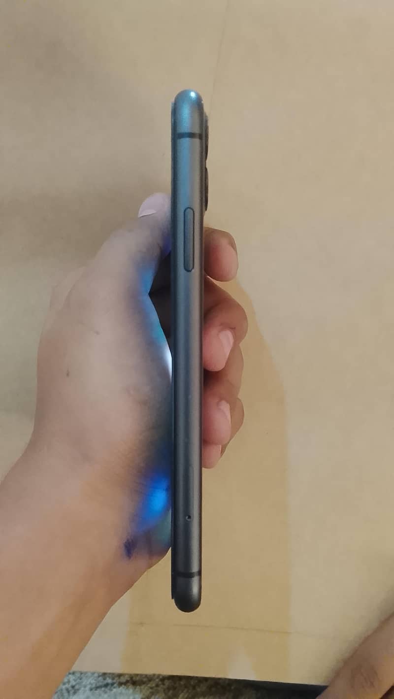 Apple iPhone 11 3