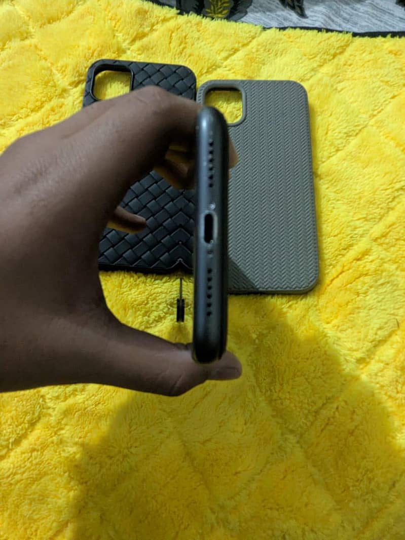 Apple iPhone 11 3