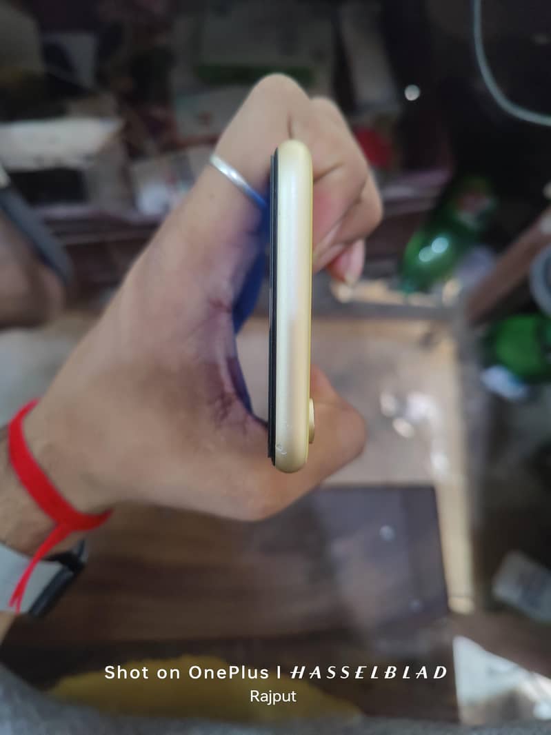 Apple iPhone XR 4