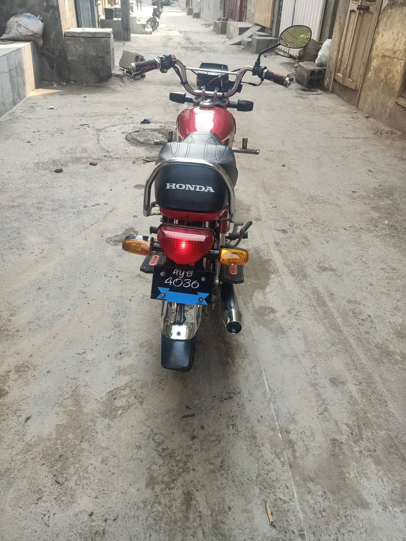 Honda CD70 3