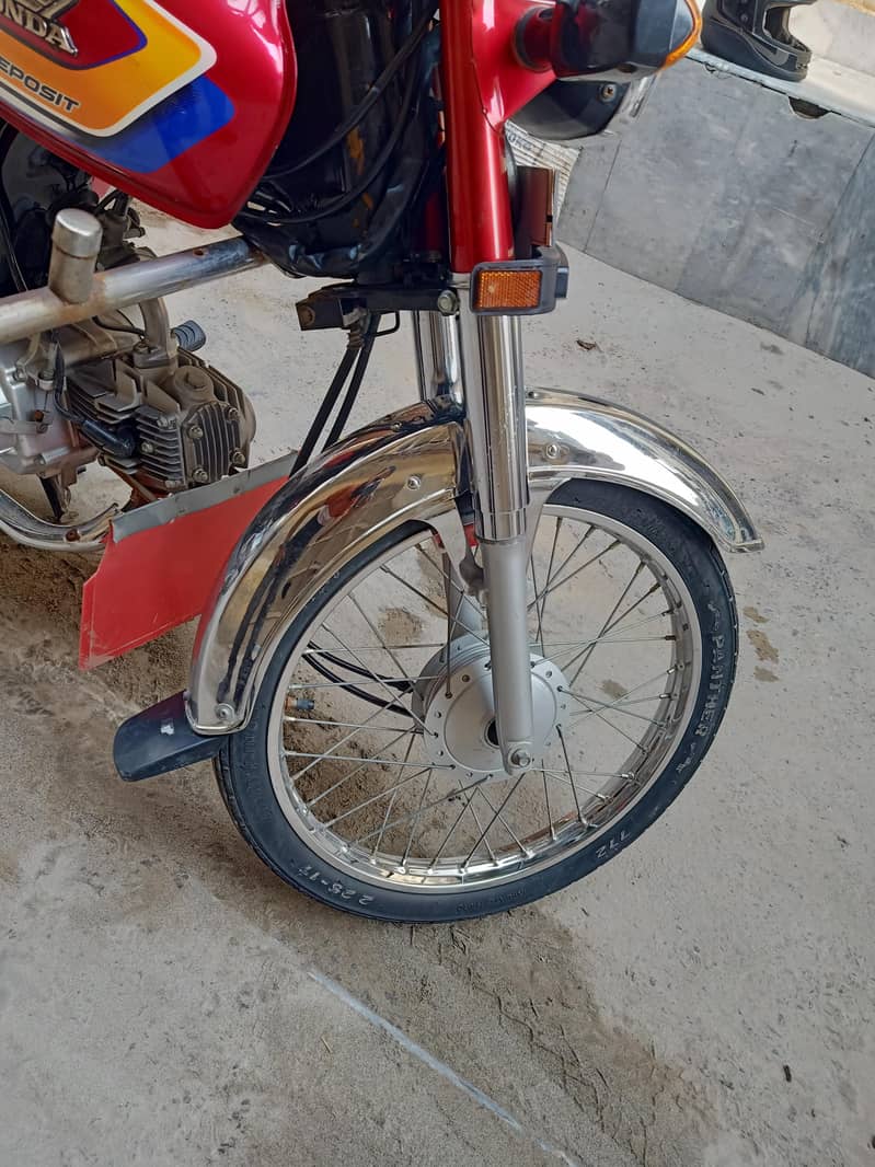 Honda CD70 6