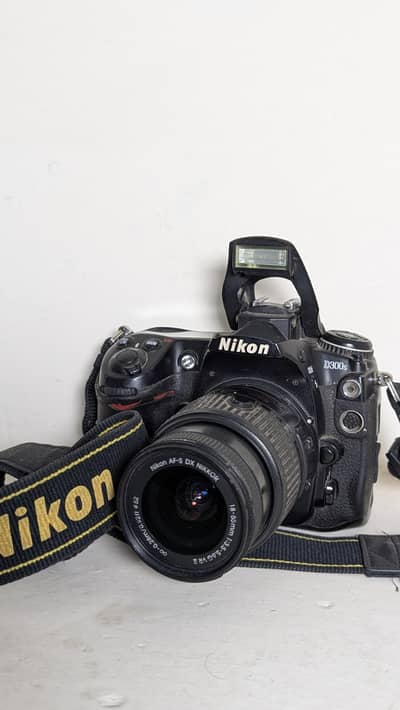 DSLR Nikon D300s with 18-55mm Gii lens. Mob 03017015047