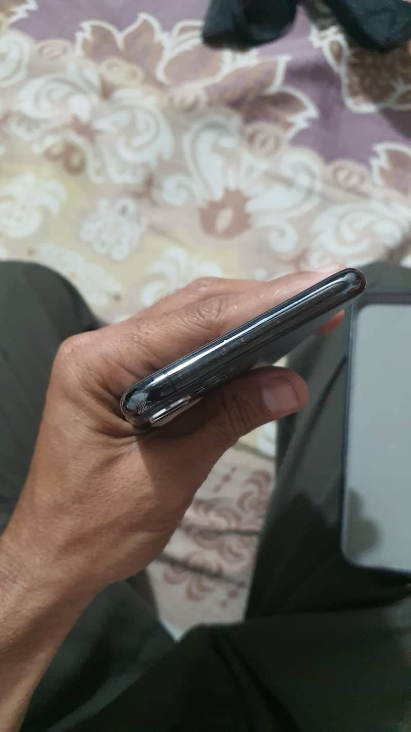 Apple iPhone 11 Pro Max 1