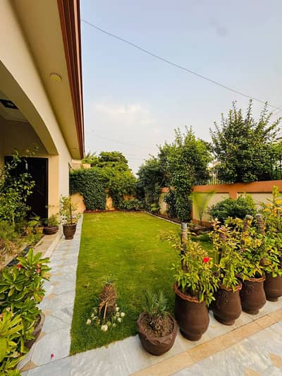 One Kanal Used Spanish Design 5-Bedroom Bungalow For Sale At Prime Location Of DHA Lahore Near To Park Masjid & Commercial Market.