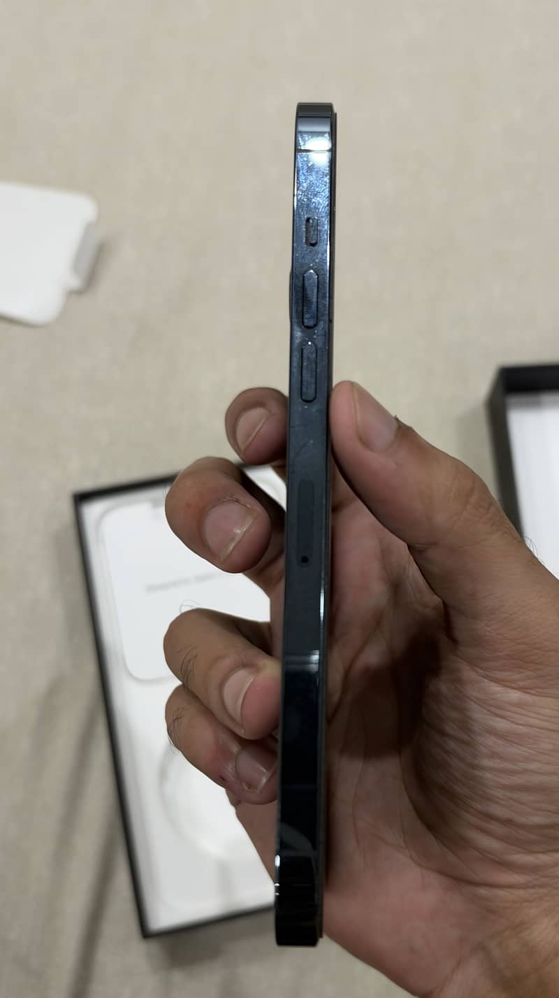 Apple iPhone 12 Pro Max 4