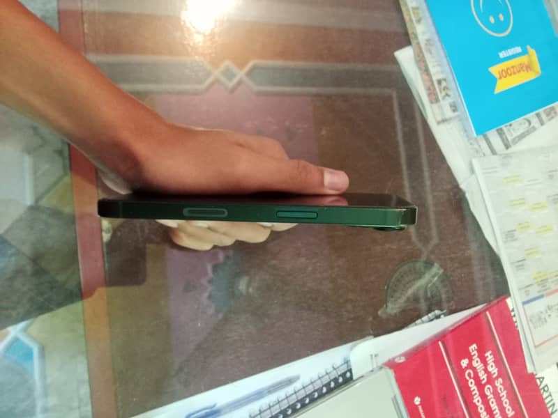 Apple iPhone 13 5