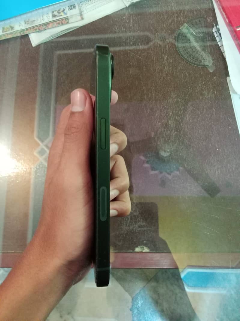 Apple iPhone 13 7