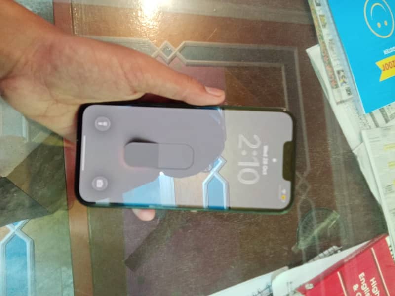 Apple iPhone 13 8