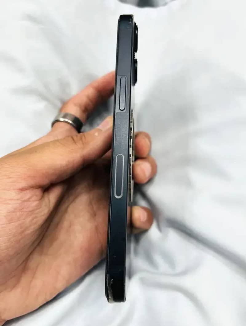 Apple iPhone 13 1