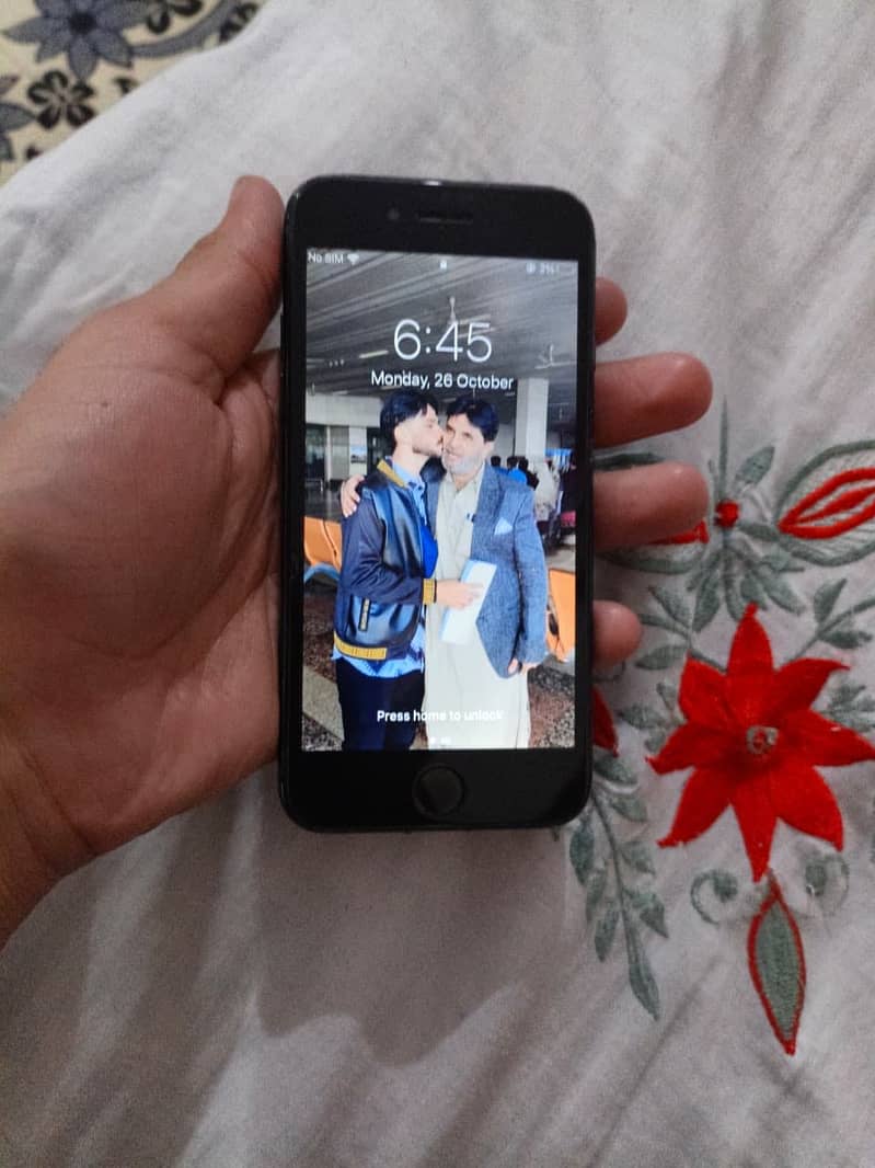 Apple iPhone 7 2