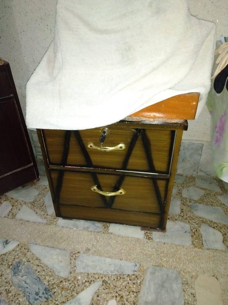 double bed with side table dressing sheesha 3