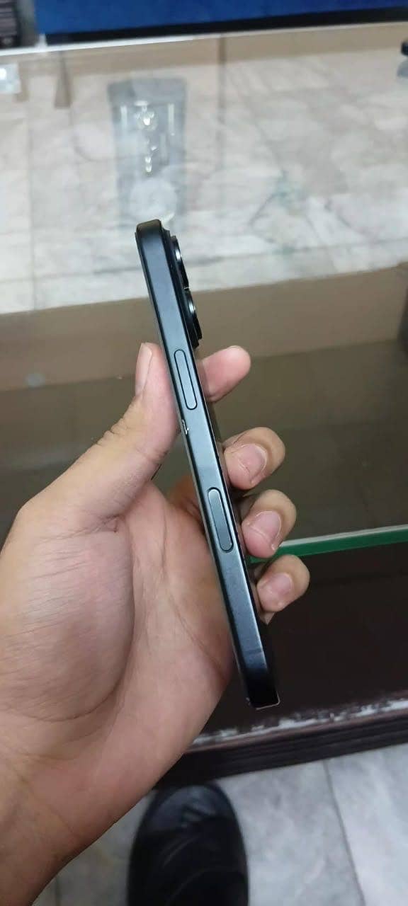 Apple iPhone 16 1