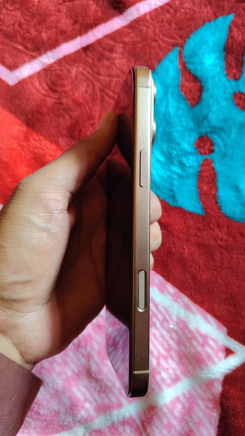 Apple iPhone 16 Pro Max 2