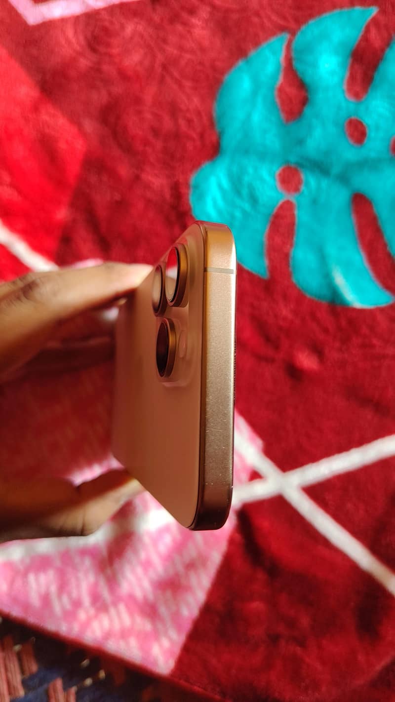 Apple iPhone 16 Pro Max 4