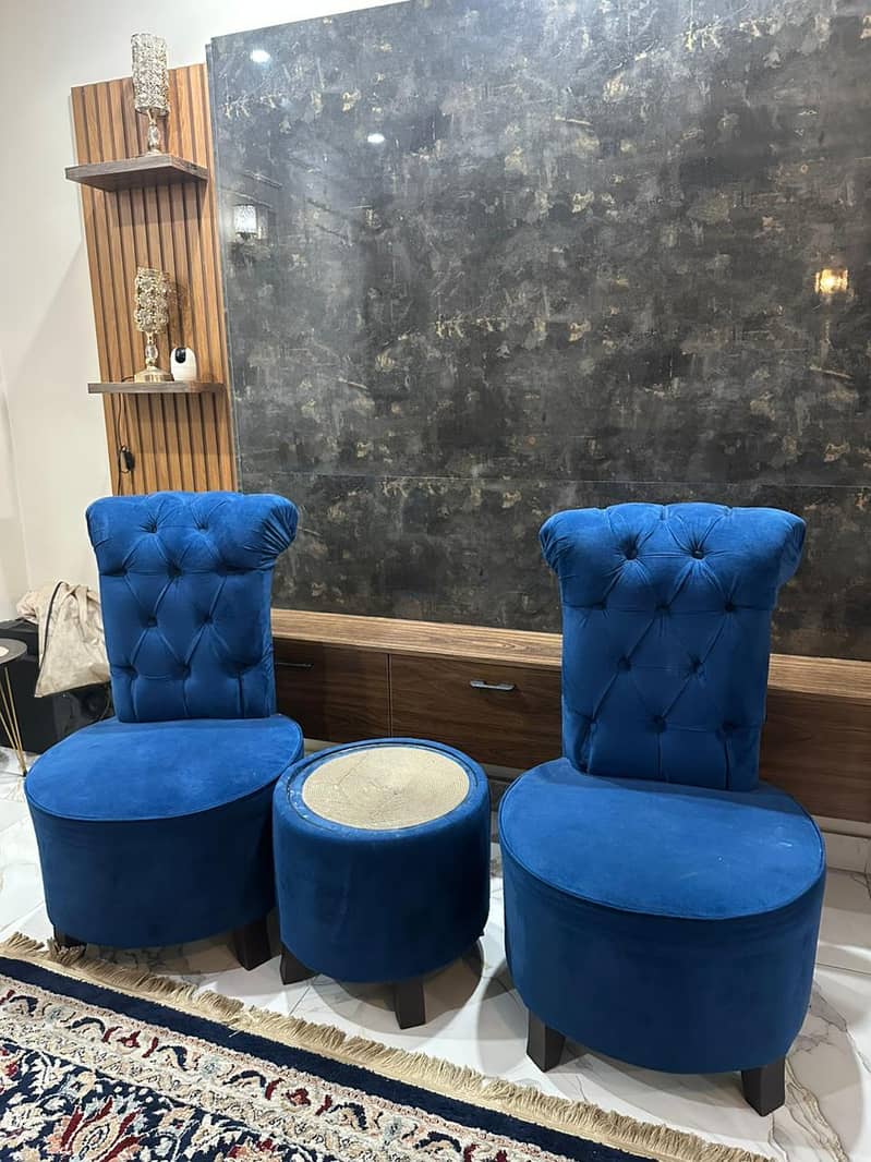 2 chairs one table 0