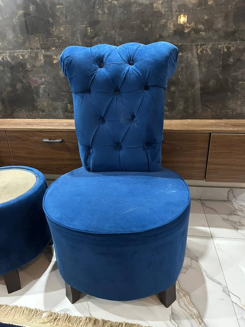 2 chairs one table 1