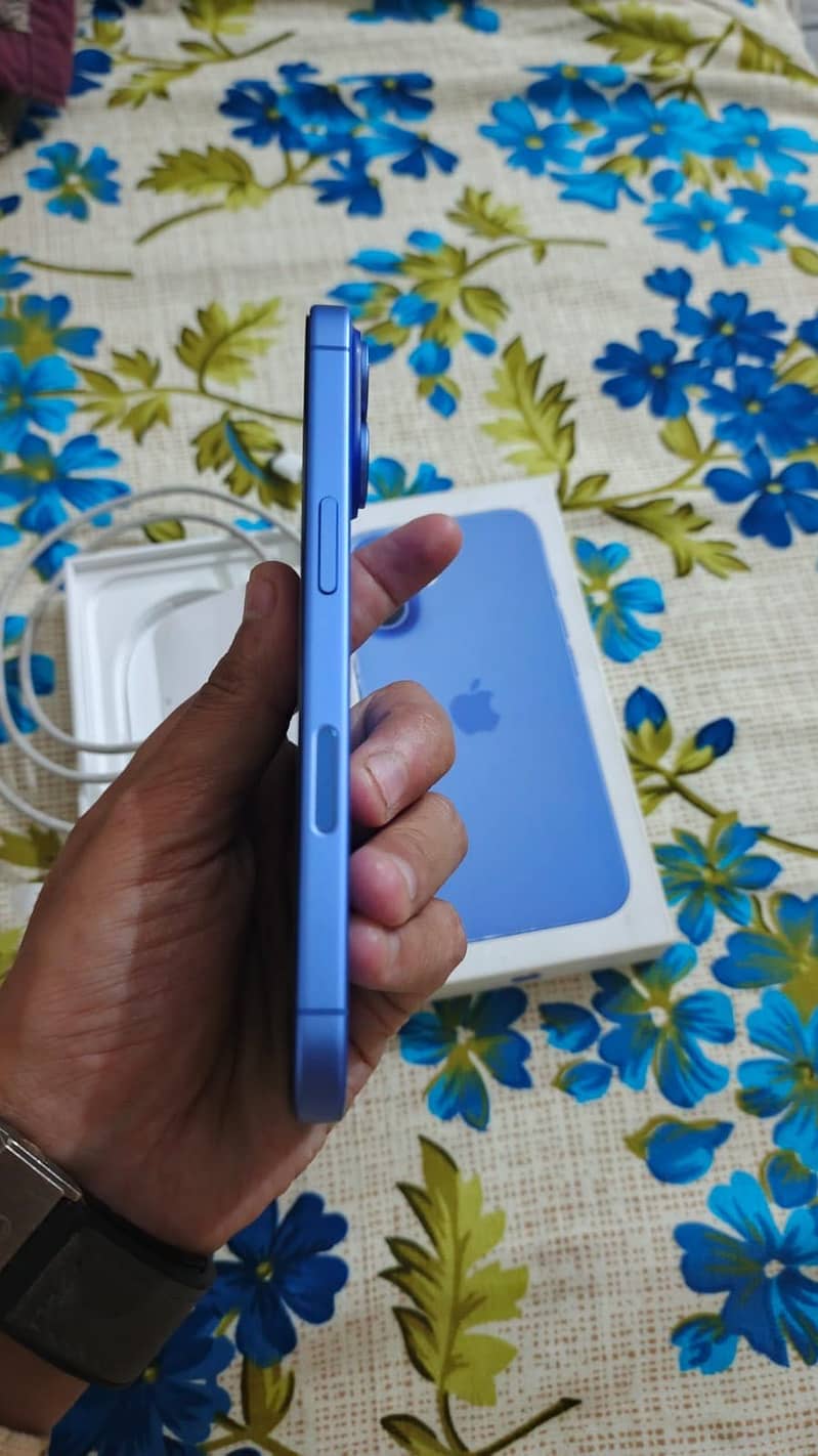Apple iPhone 16 3