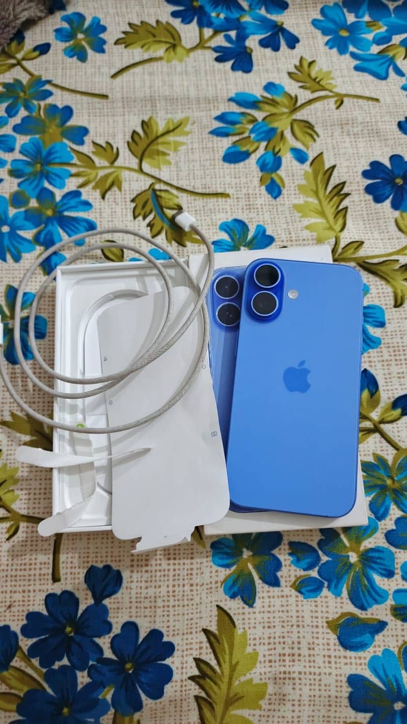 Apple iPhone 16 5