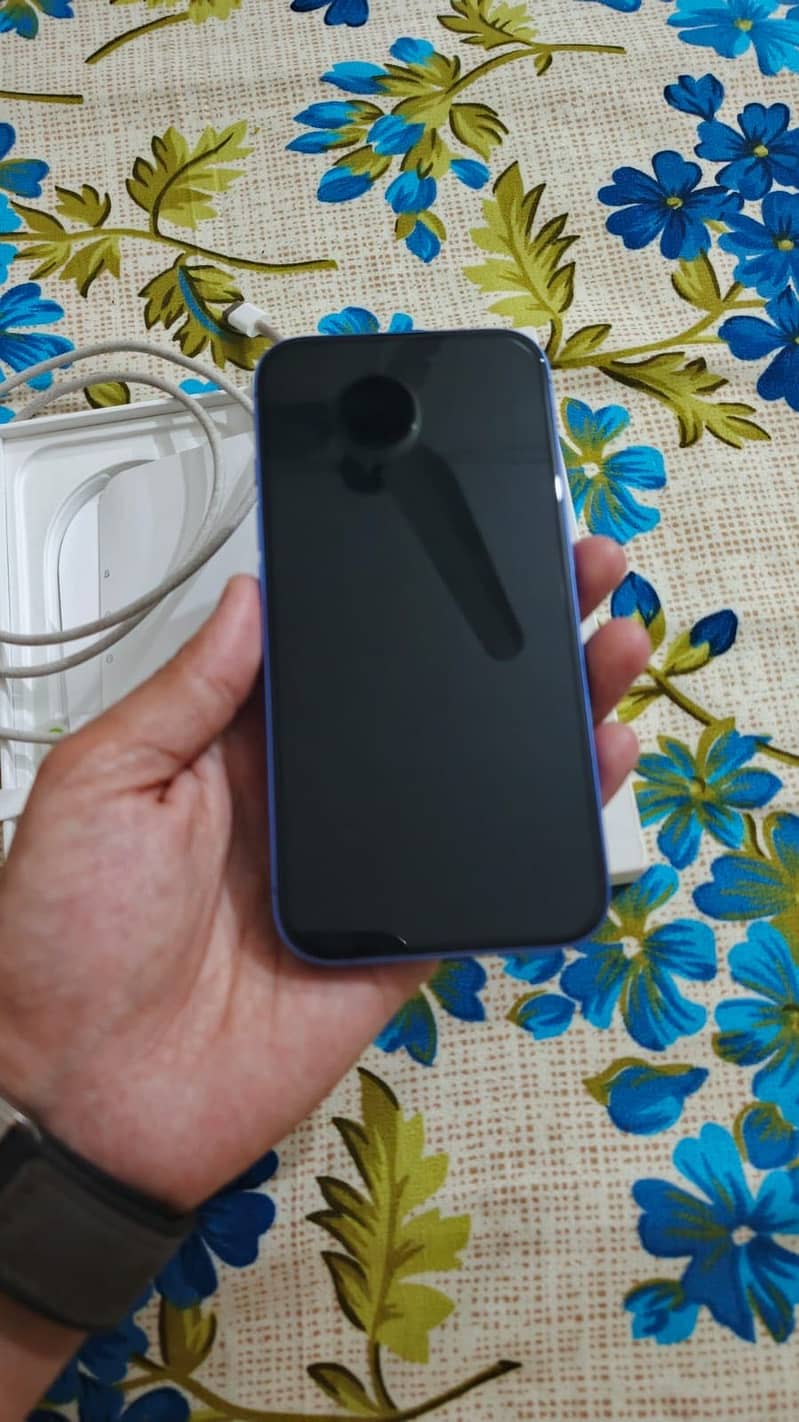 Apple iPhone 16 7