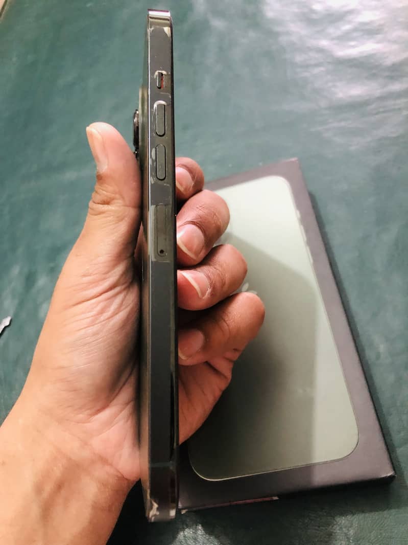 Apple iPhone 13 Pro Max 4