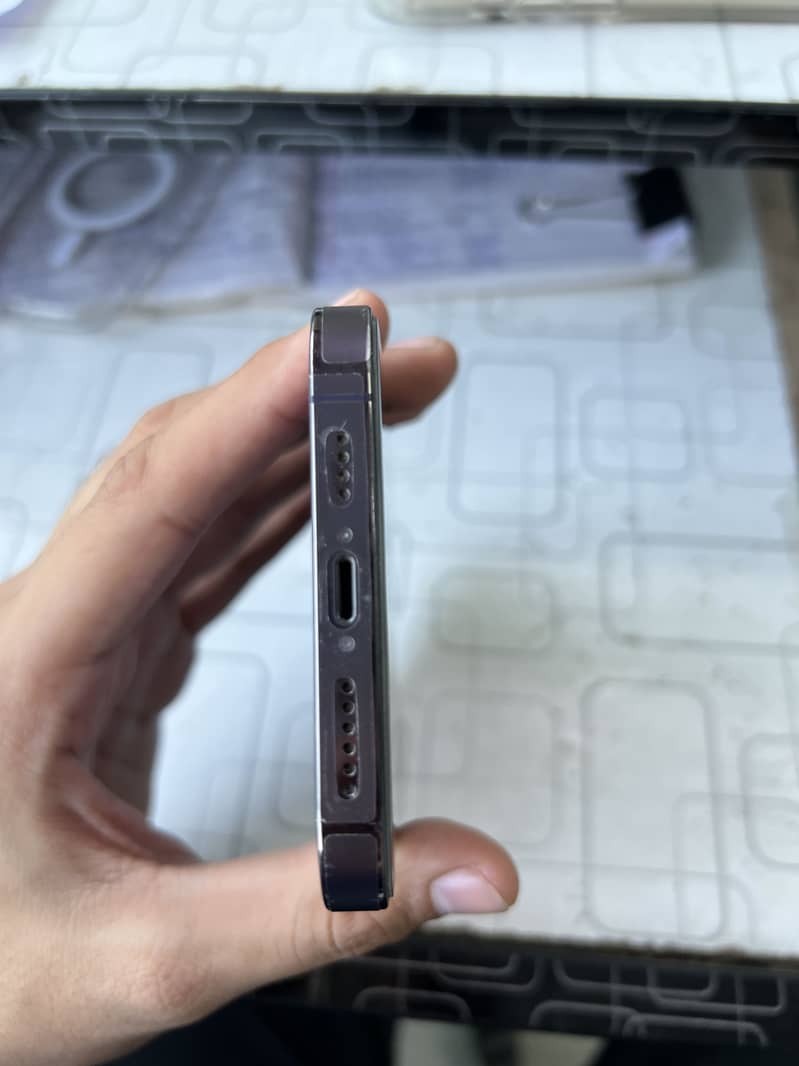 iPhone 14 Pro Max 2