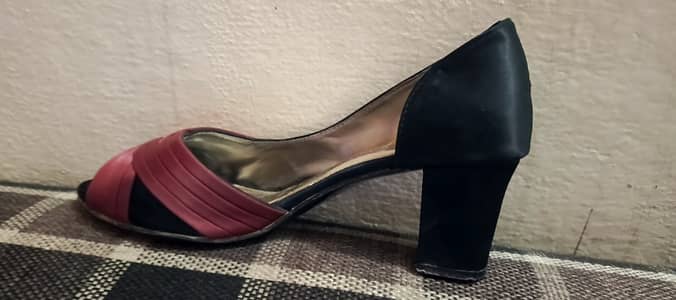 Women’s Stylish Heels – Maroon & Black