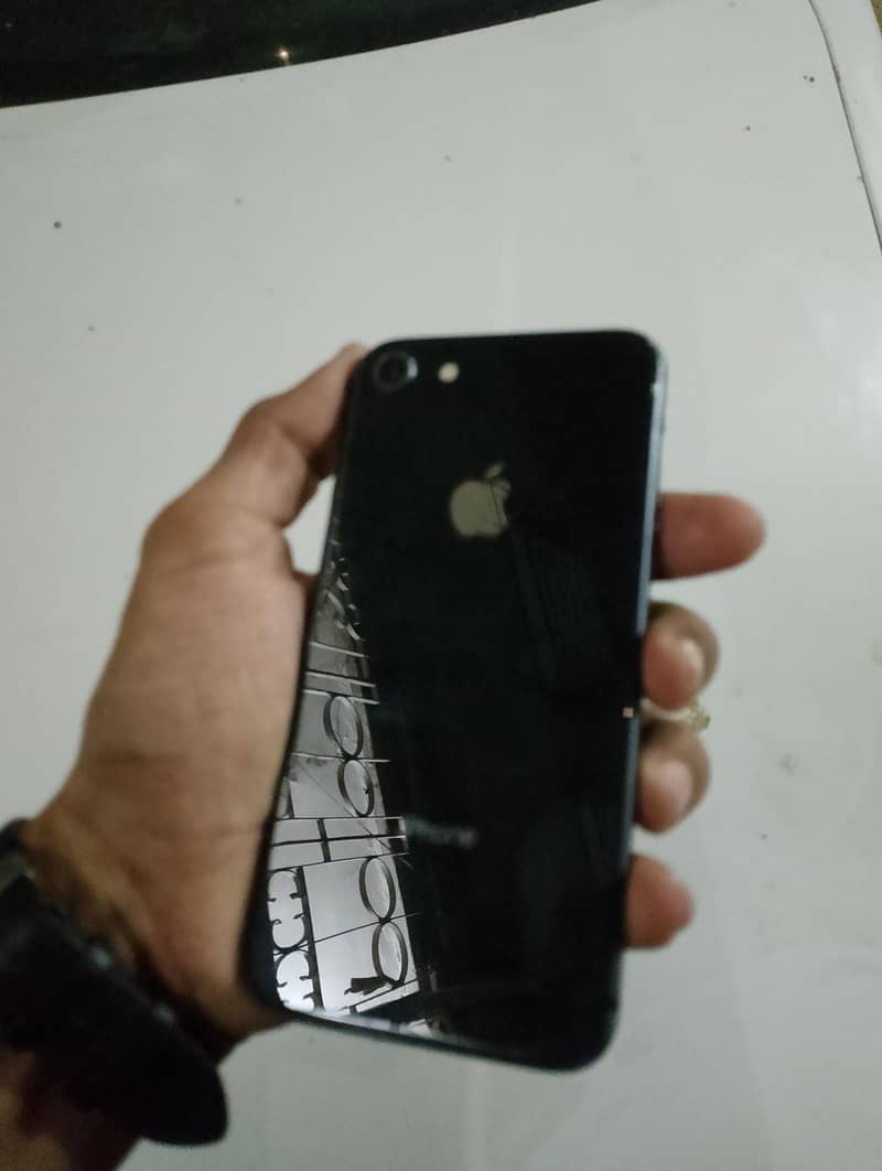 Apple iPhone 8 1