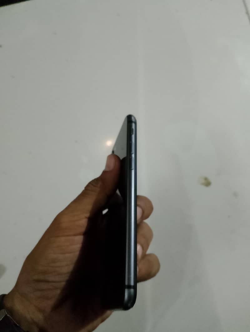 Apple iPhone 8 3