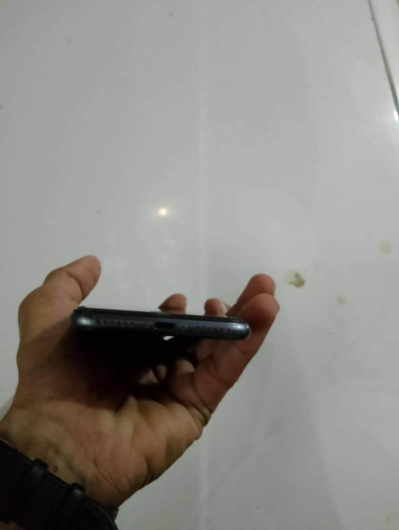 Apple iPhone 8 4