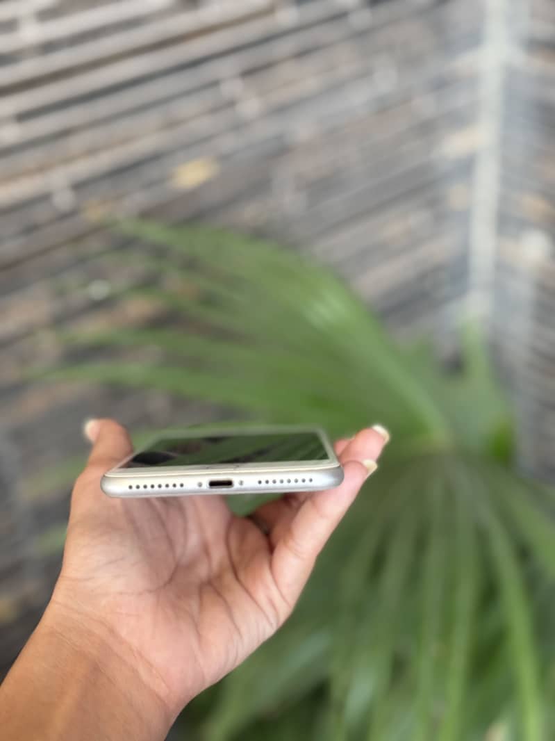 Apple iPhone 8 Plus 5
