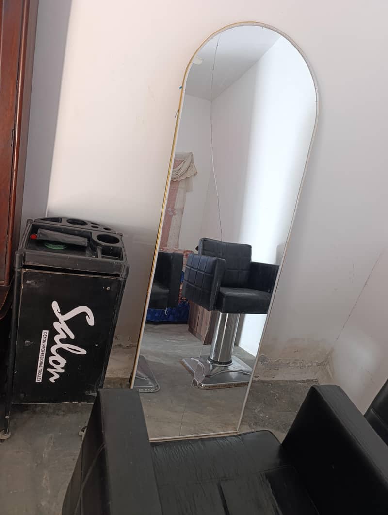 saloon mirror 1