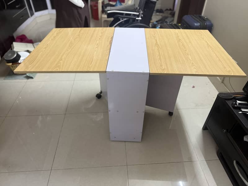 Transformable dinning table 0