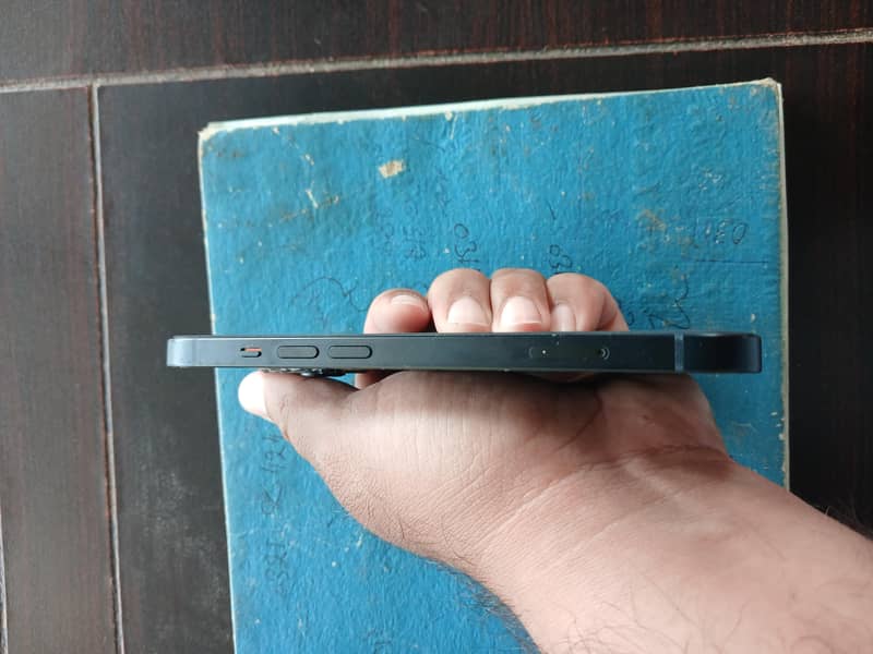 Apple iPhone 13 2