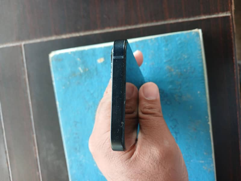 Apple iPhone 13 3