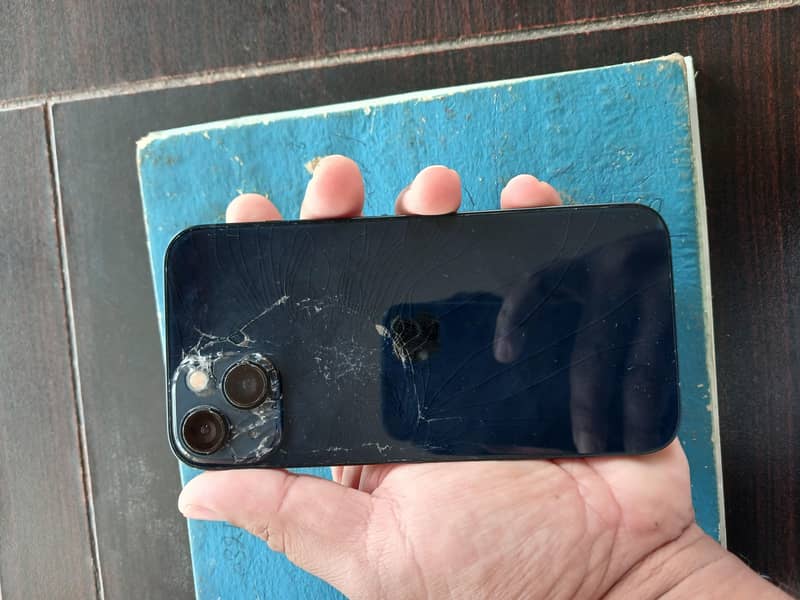Apple iPhone 13 6