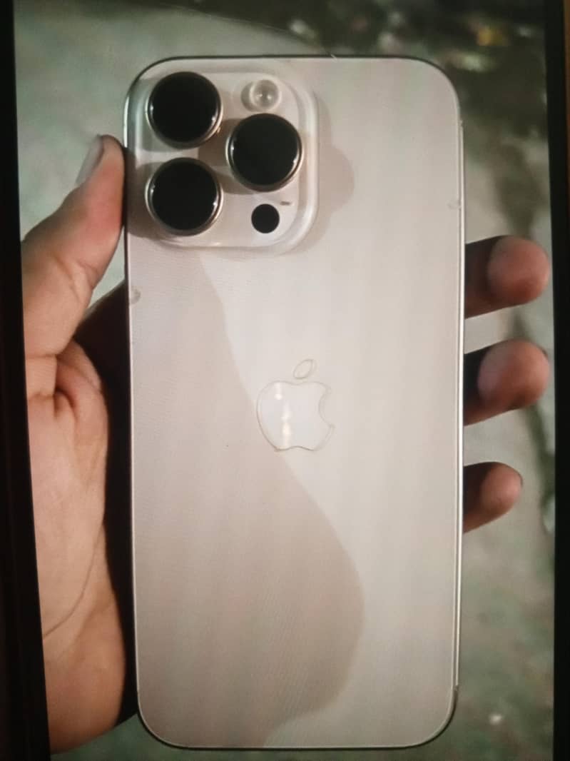 Apple iPhone 16 Pro Max 0